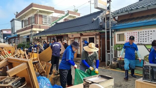 '300㎜ 폭우' 함평군 이틀째 민·관·군 수해 피해 복구 총력