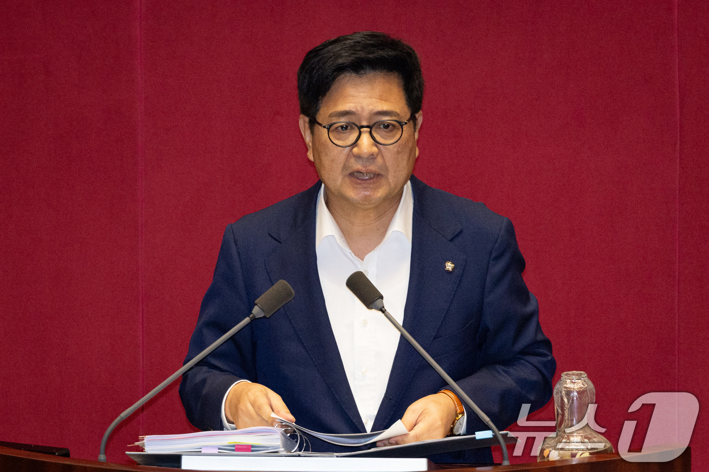 (서울=뉴스1) 유승관 기자 = 김장겸 국민의힘 의원이 5일 서울 여의도 국회에서 열린 제427회 국회(임시회) 3차 본회의에서 방송문화진흥회법 일부개정법률안(대안)에 대한 무제한 …