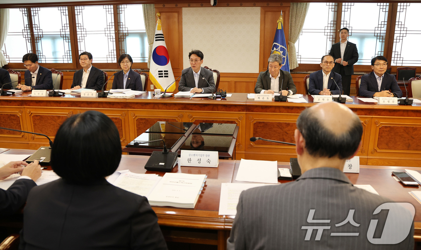 (서울=뉴스1) 임세영 기자 = 김민석 국무총리가 5일 서울 종로구 정부서울청사에서 열린 바이오헬스혁신위원회 회의에서 발언을 하고 있다. 2025.8.5/뉴스1