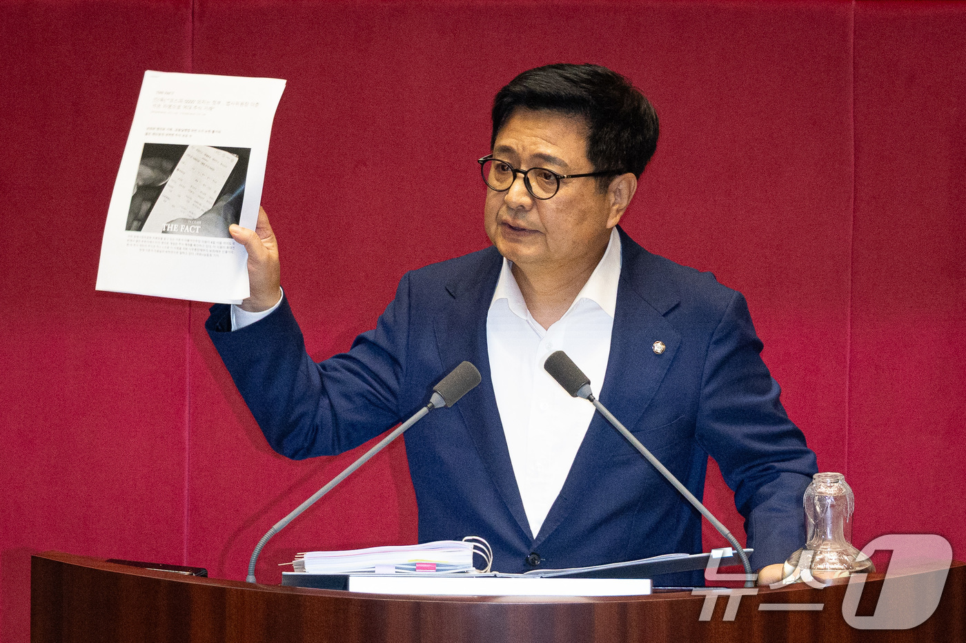 (서울=뉴스1) 유승관 기자 = 김장겸 국민의힘 의원이 5일 서울 여의도 국회에서 열린 제427회 국회(임시회) 3차 본회의에서 방송문화진흥회법 일부개정법률안(대안)에 대한 무제한 …