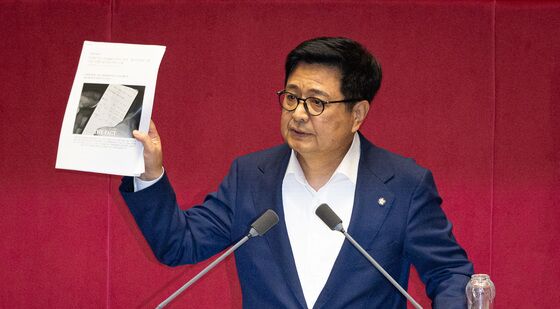 이춘석 의원 주식차명거래 의혹 사진 든 김장겸 의원