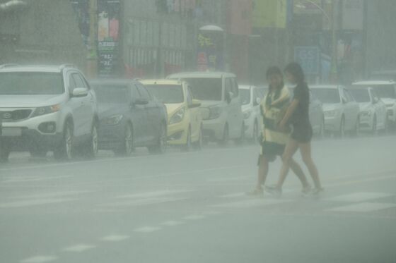 [오늘의 날씨] 부산·경남(6일, 수)…최대 100㎜ 이상 비