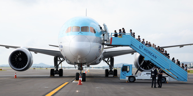 "하루 만에 유가 -30%"…항공주 웃고 정유주 울었다[핫종목](종합)