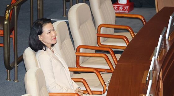 방문진법 무제한토론 듣는 이진숙 방통위원장