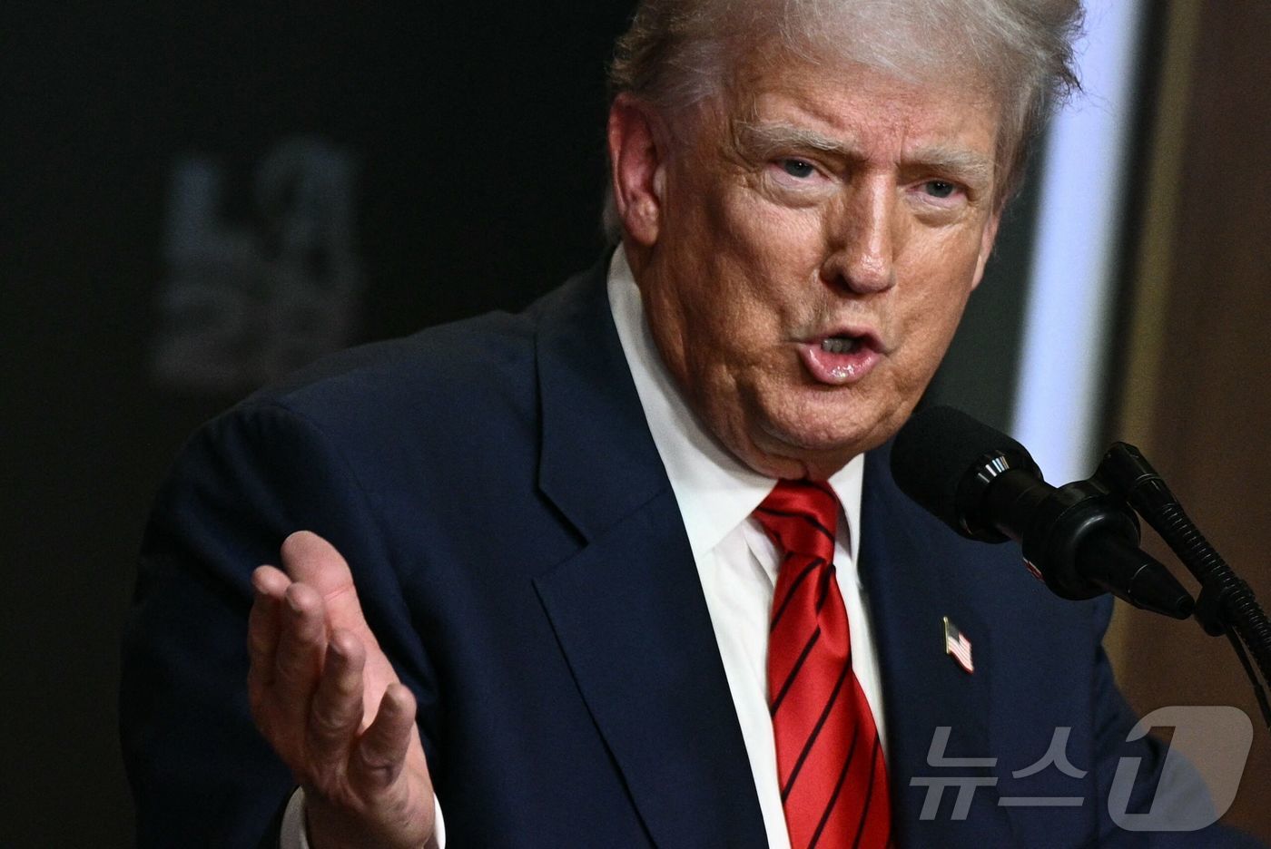 (워싱턴DC AFP=뉴스1) 류정민 특파원 = 도널드 트럼프 미국 대통령이 5일(현지시간) 워싱턴DC 백악관 사우스 코트 오디토리움에서 2028년 로스앤젤레스(LA) 올림픽 태스크 …
