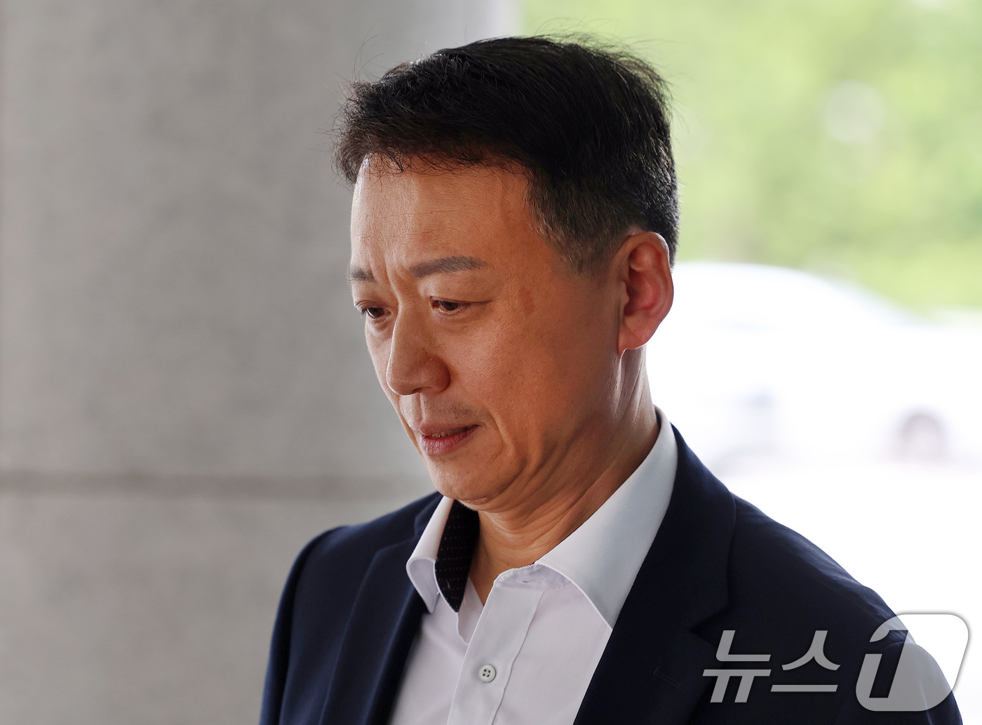 (서울=뉴스1) 구윤성 기자 = 김대경 전 경호처 지원본부장이 6일 오전 내란특검이 자리한 서울 서초동 서울고등검찰청에서 참고인 조사를 받기 위해 출석하고 있다. 2025.8.6/ …