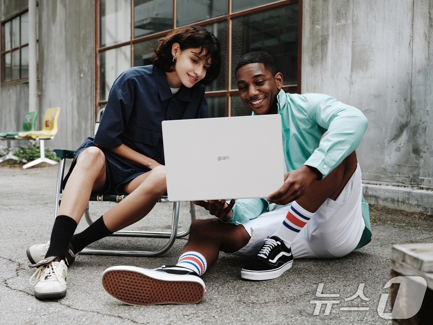 (서울=뉴스1) = LG전자 올레드 TV와 AV/IT제품들이 미국 현지 바이어들이 뽑은 최고 제품 평가를 휩쓸며 앞선 기술력과 압도적인 제품 경쟁력을 입증했다고 6일 밝혔다.사진은 …