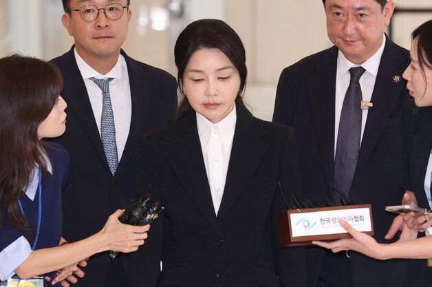 김건희 여사 특검 조사 오후 5시 46분 종료…조서 열람 시작
