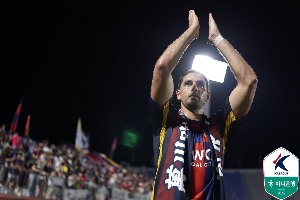 본문 이미지 - 수원FC의 반격을 이끄는 싸박&#40;한국프로축구연맹 제공&#41;