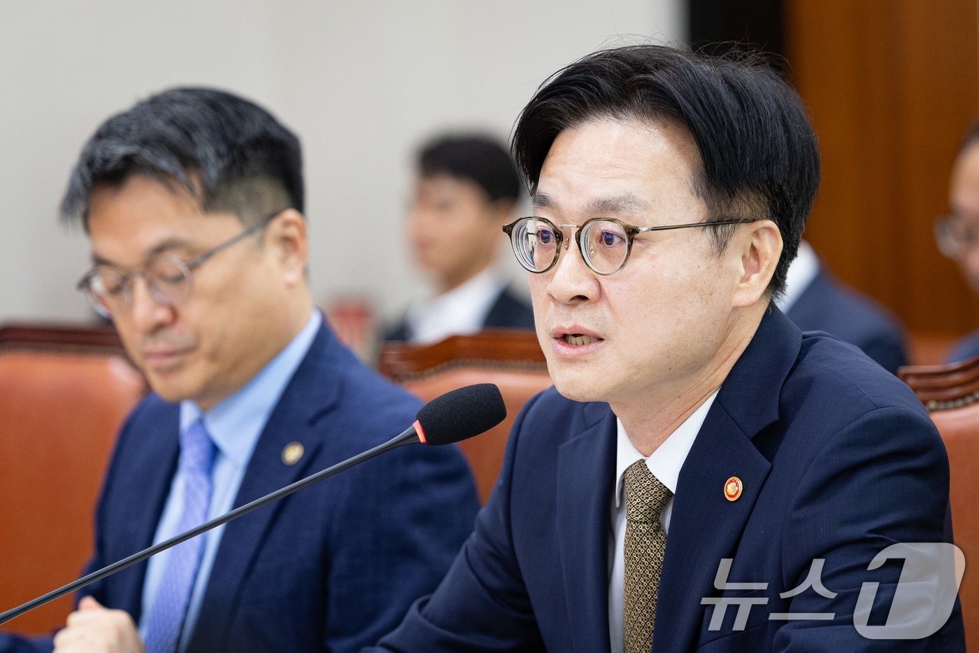 (서울=뉴스1) 유승관 기자 = 김정관 산업통상자원부 장관이 6일 서울 여의도 국회에서 열린 제428회 국회(임시회) 산업통상자원중소벤처기업위원회 1차 전체회의에 출석해 한미 관세 …