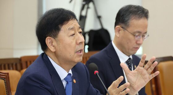질의 답하는 구윤철 부총리