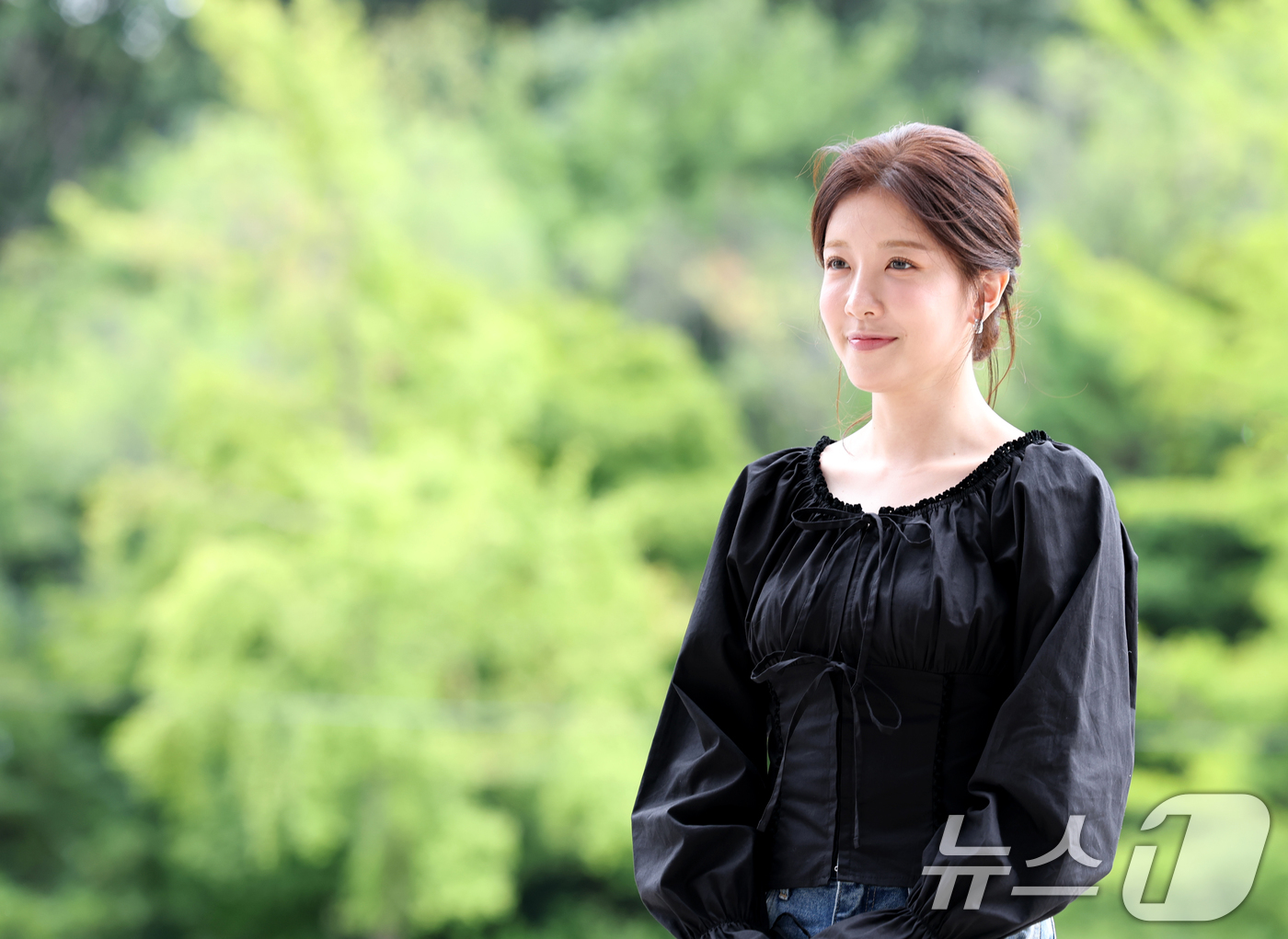 (서울=뉴스1) 권현진 기자 = 배우 정인선이 드라마 ‘화려한 날들’ 홍보를 위해 6일 오전 서울 영등포구 KBS 본관에 도착해 라디오 '이은지의 가요광장' 출연에 앞서 포즈를 취 …