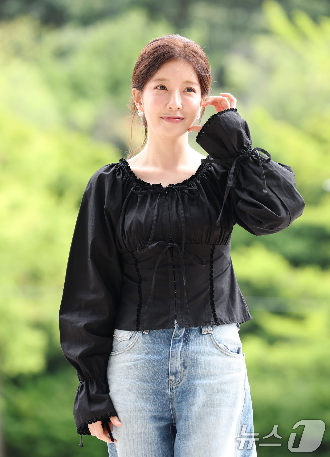 (서울=뉴스1) 권현진 기자 = 배우 정인선이 드라마 ‘화려한 날들’ 홍보를 위해 6일 오전 서울 영등포구 KBS 본관에 도착해 라디오 '이은지의 가요광장' 출연에 앞서 포즈를 취 …