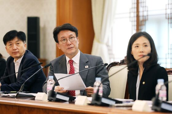 中 단체 관광객 무비자 입국 한시 허용…'9월29일~내년 6월30일'