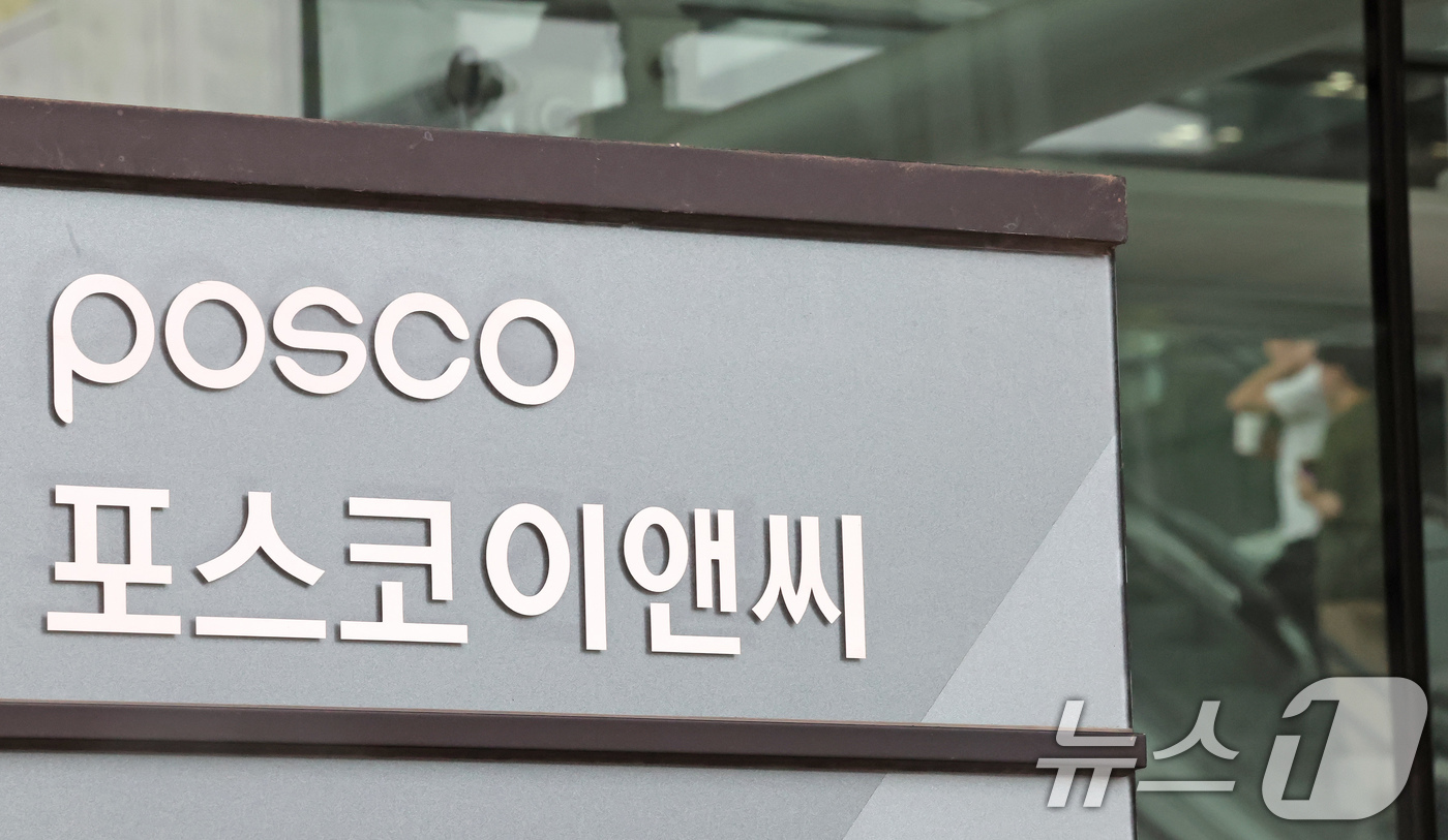 (인천=뉴스1) 장수영 기자 = 6일 인천 연수구 송도국제도시에 위치한 포스코이앤씨 송도사옥의 모습.이재명 대통령은 포스코이앤씨 공사 현장에서 잇따라 인명사고가 발생한 것에 대해 …