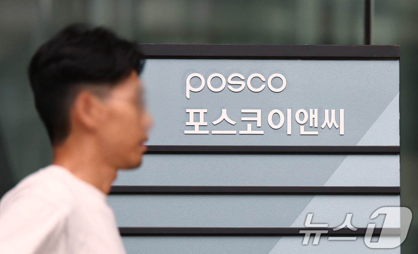 (인천=뉴스1) 장수영 기자 = 6일 인천 연수구 송도국제도시에 위치한 포스코이앤씨 송도사옥의 모습.이재명 대통령은 포스코이앤씨 공사 현장에서 잇따라 인명사고가 발생한 것에 대해 …