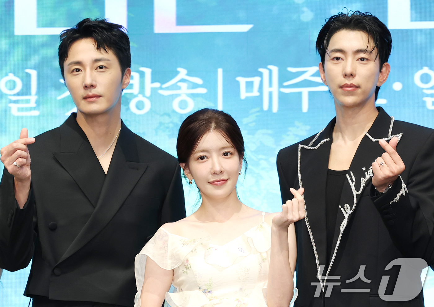 (서울=뉴스1) 권현진 기자 = 배우 정일우(왼쪽부터)와 정인선, 윤현민이 6일 서울 구로구 더세인트에서 열린 KBS 2TV 새 주말드라마 '화려한 날들'(극본 소현경/ 연출 김형 …