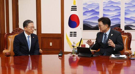 환담하는 우원식 의장과 정성호 장관