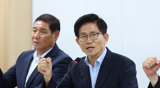 경기도의회 방문한 김문수 후보