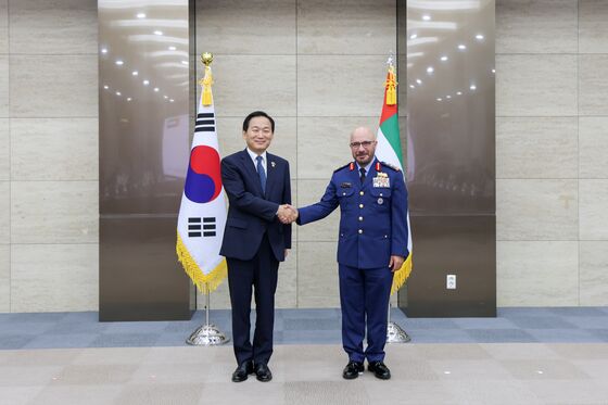UAE 국방차관, '한국형 전투기' KF-21 탑승…'K-방산' 협력 확대
