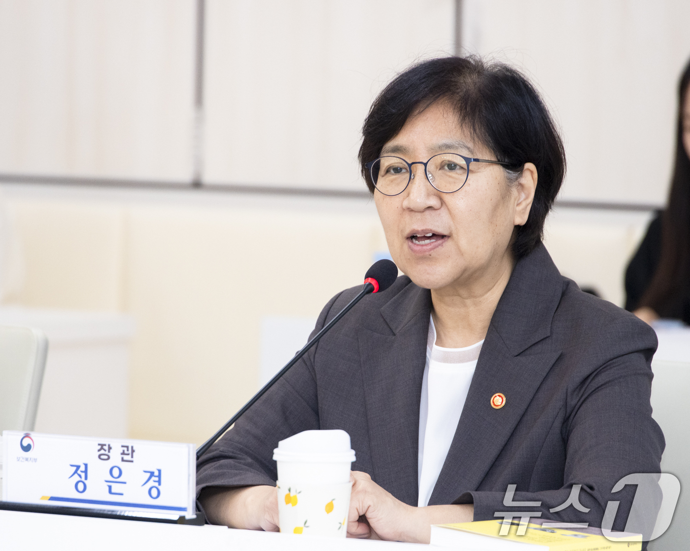 (서울=뉴스1) = 정은경 보건복지부 장관이 6일 광주광역시 의료 요양 돌봄 통합지원 현장을 방문해 발언하고 있다. (보건복지부 제공. 재판매 및 DB 금지) 2025.8.6/뉴스 …