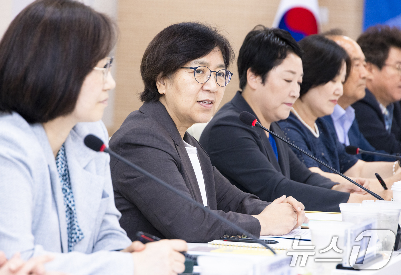 (서울=뉴스1) = 정은경 보건복지부 장관이 6일 광주광역시 의료 요양 돌봄 통합지원 현장을 방문해 발언하고 있다. (보건복지부 제공. 재판매 및 DB 금지) 2025.8.6/뉴스 …