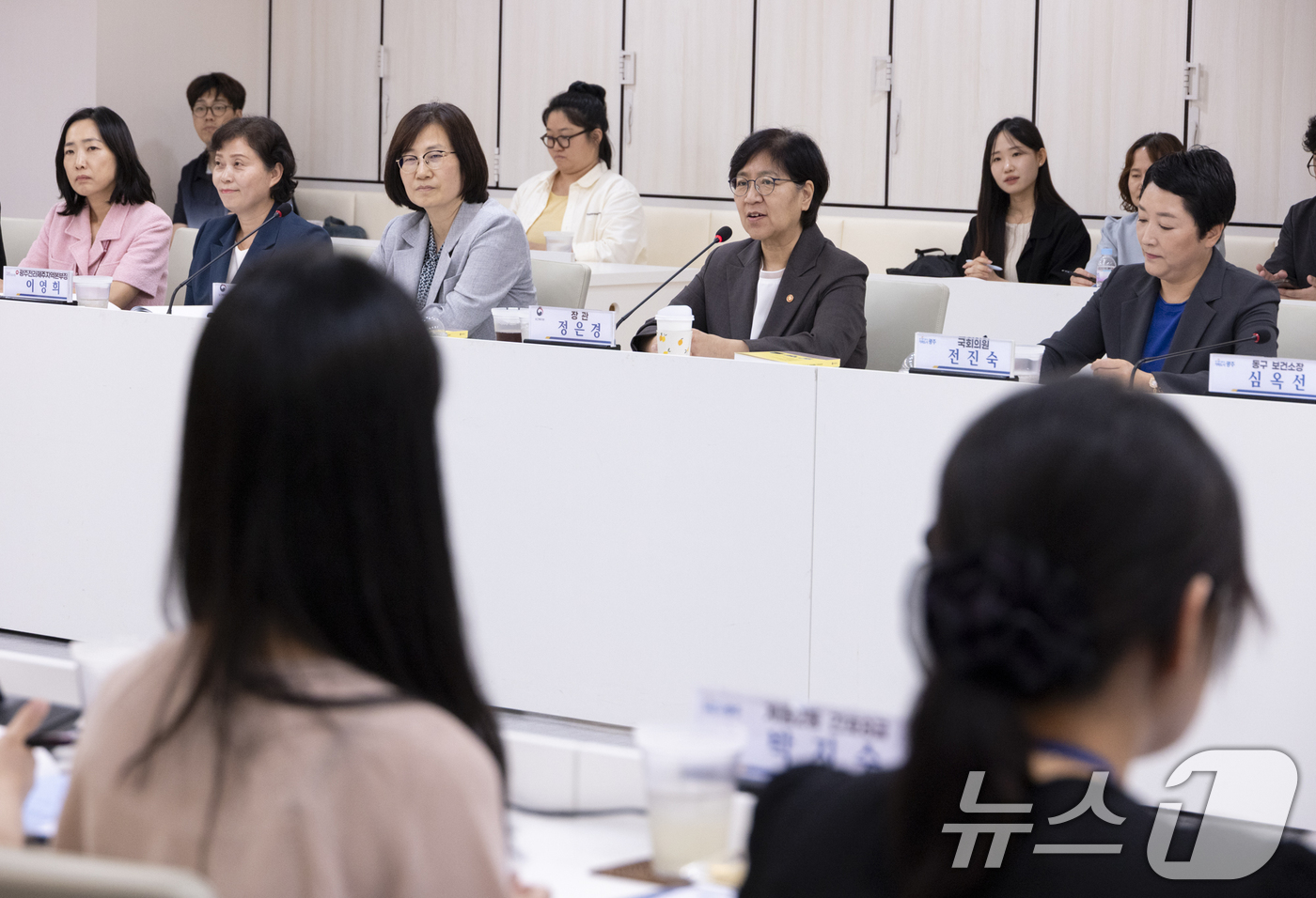 (서울=뉴스1) = 정은경 보건복지부 장관이 6일 광주광역시 의료 요양 돌봄 통합지원 현장을 방문해 발언하고 있다. (보건복지부 제공. 재판매 및 DB 금지) 2025.8.6/뉴스 …