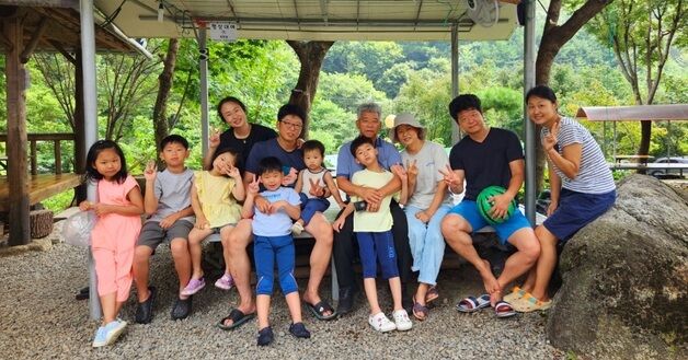"수학여행 못 간 형편 떠올라"…쌀 2톤 기탁한 거제 택시기사