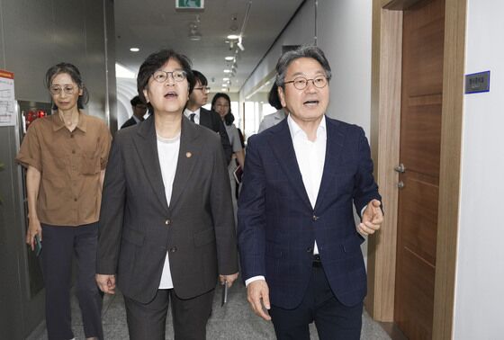 정은경 복지부 장관 광주 방문…'돌봄현장' 점검