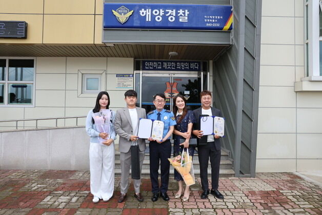 광양항 해양쓰레기 적극 수거…선장 2명 감사장