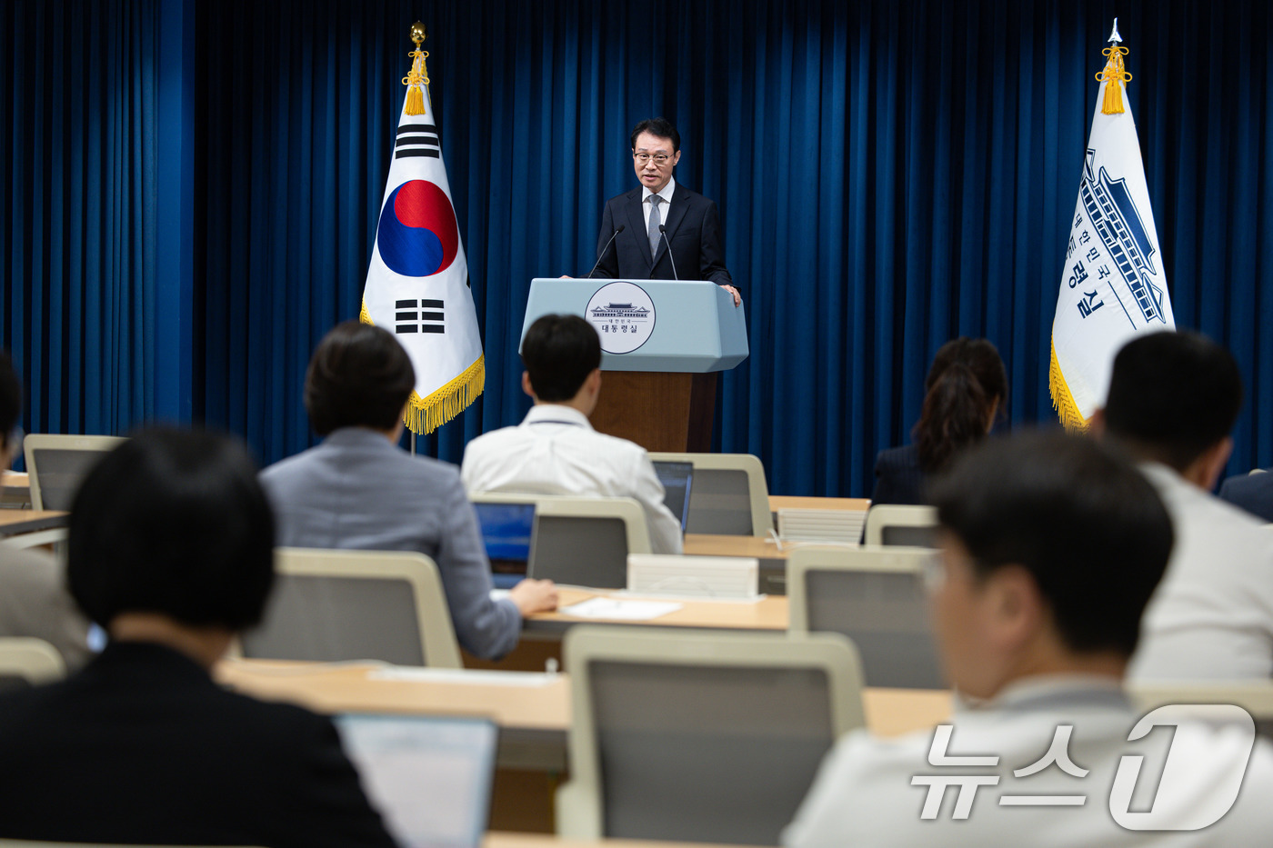 (서울=뉴스1) 이재명 기자 = 이규연 대통령실 홍보소통수석이 6일 서울 용산 대통령실 청사에서 방송법 관련 논평을 하고 있다. 2025.8.6/뉴스1