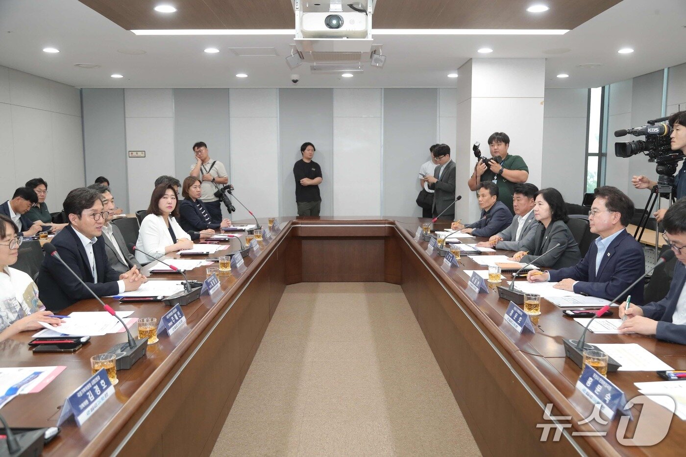 본문 이미지 - 국정기획위원회 사회2분과, 춘천시청 방문.&#40;춘천시 제공, 재판매 및 DB금지&#41; 