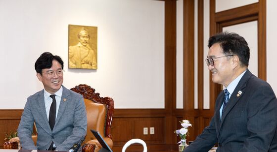 김영훈 고용노동부 장관 접견하는 우원식 국회의장