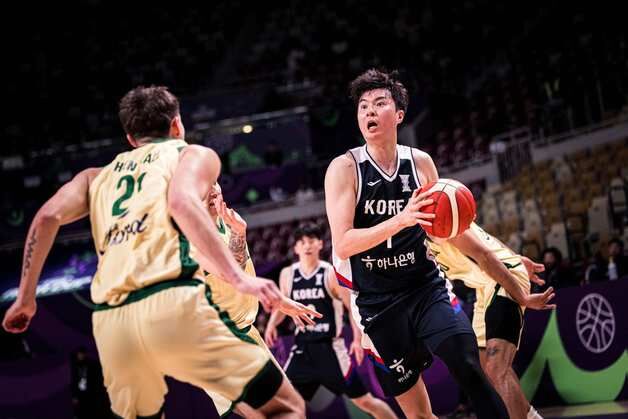 한국 농구, 아시아컵 1차전서 '최강' 호주에 61-97 대패