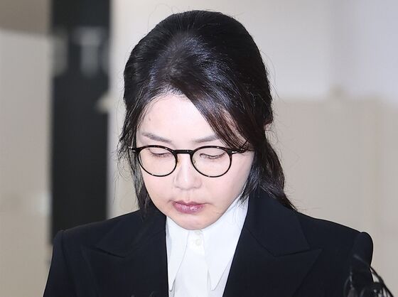 [뉴스1 PICK]'첫 특검 조사' 김건희, 고개 푹 숙인 채 말없이 귀가