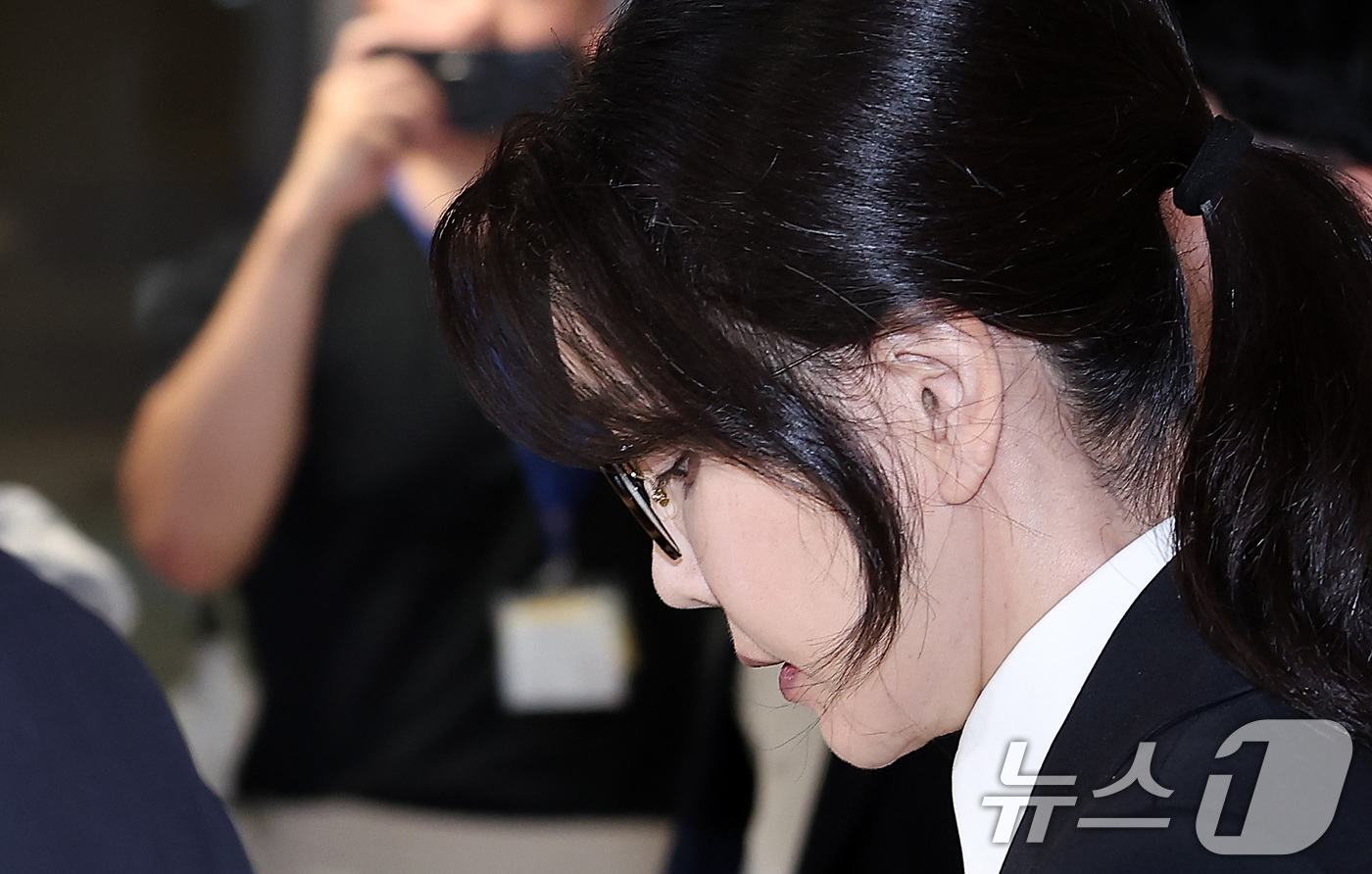 (서울=뉴스1) 김성진 기자 = 윤석열 전 대통령의 부인 김건희 여사가 6일 서울 종로구 KT광화문빌딩에 마련된 김건희 특검팀(특별검사 민중기) 사무실에서 조사를 마친 후 귀가하고 …
