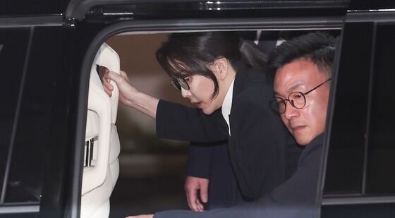 차량 탑승하는 김건희 여사