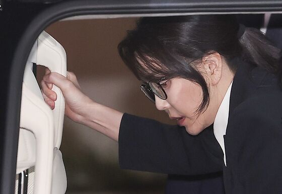 '무표정' 귀갓길 김건희…특검, 추가 소환·구속영장 놓고 '고심'(종합2보)