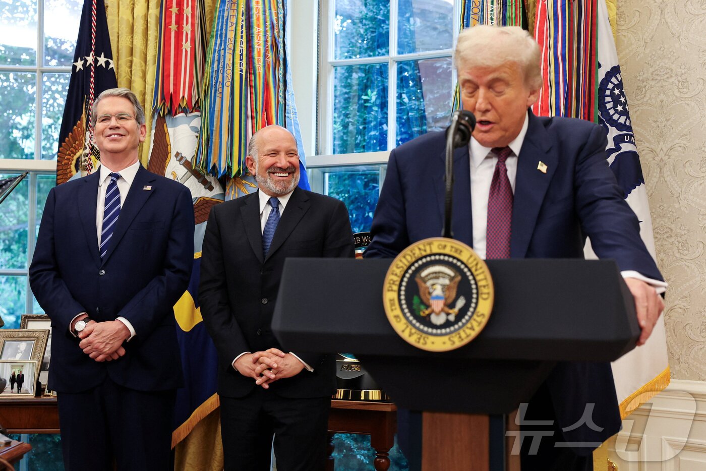 본문 이미지 - 6일&#40;현지시간&#41; 도널드 트럼프 미국 대통령이 백악관에서 1000억 달러 규모의 애플 투자 계획을 발표하는 행사에서 발언하고 있다. 2025.08.06 ⓒ 로이터=뉴스1 ⓒ News1 김지완 기자