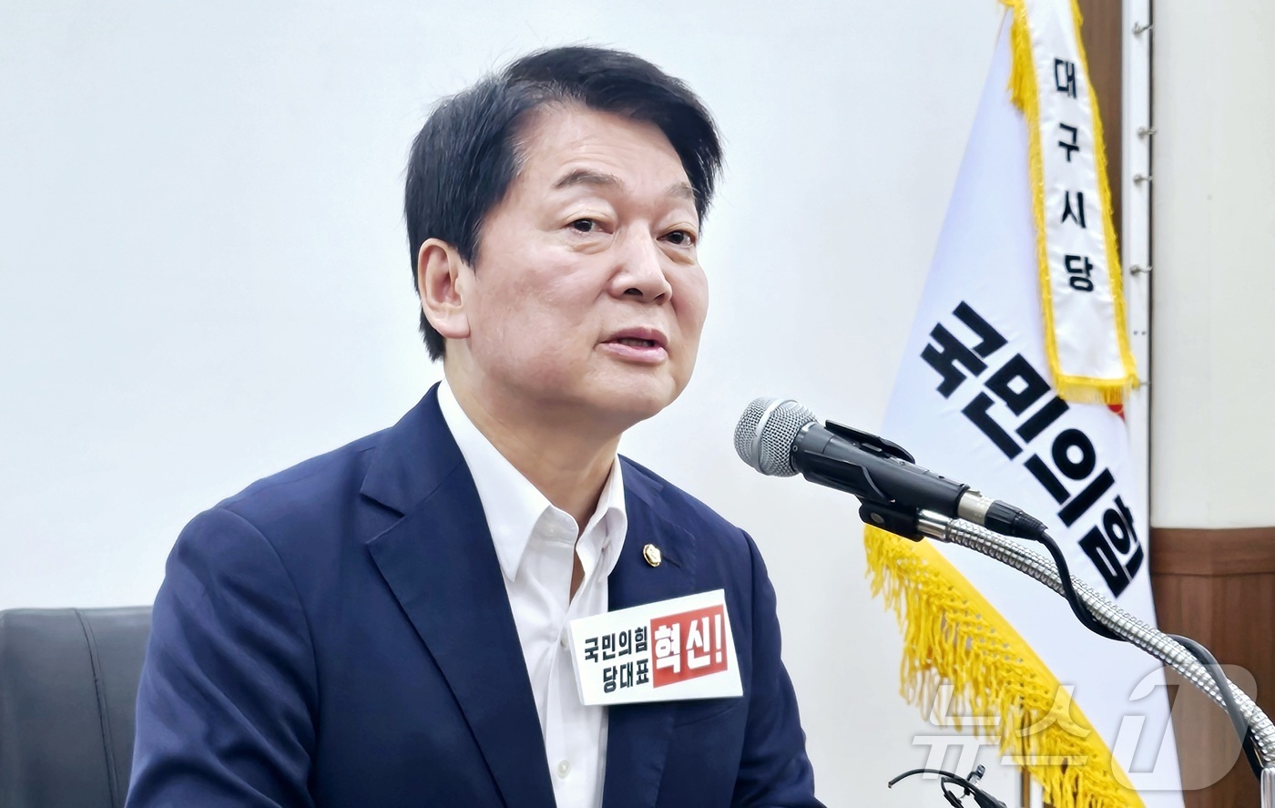 (대구=뉴스1) 남승렬 기자 = 8·22 국민의힘 전당대회 당 대표 후보인 안철수 국회의원(경기 성남시 분당구갑)이 7일 오전 대구 수성구 범어동 국민의힘 대구시당 회의실에서 기자 …