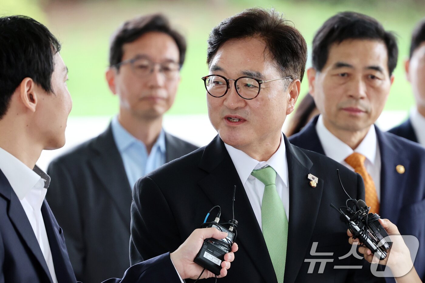 본문 이미지 - 우원식 국회의장이 7일 오전 서울 서초구 서울고등검찰청에 마련된 내란특검&#40;특별검사 조은석&#41;으로 참고인 조사를 위해 출석, 취재진 질문에 답하고 있다. 2025.8.7/뉴스1 ⓒ News1 황기선 기자