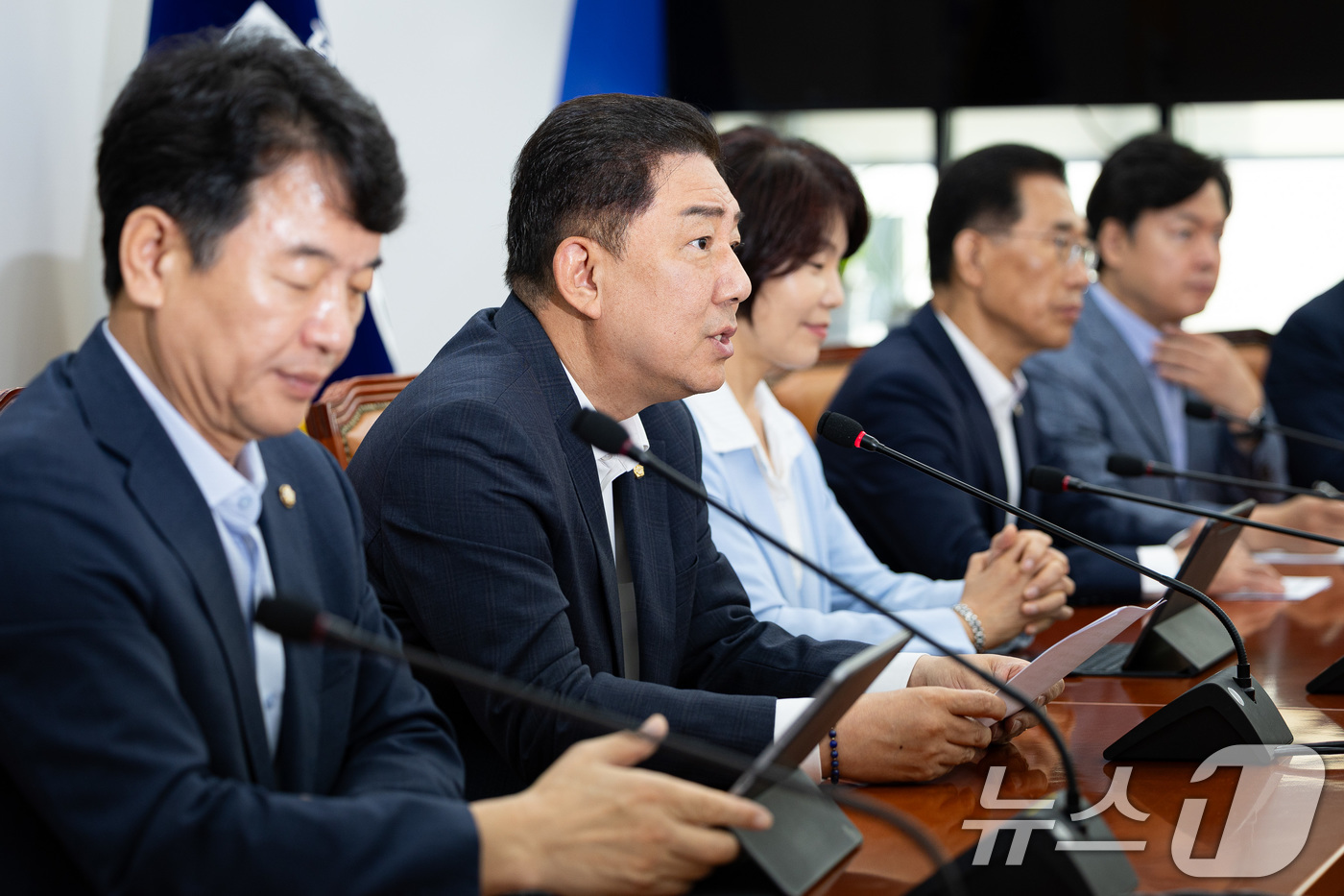 (서울=뉴스1) 유승관 기자 = 김병기 더불어민주당 원내대표가 7일 서울 여의도 국회에서 열린 정책조정회의에서 모두 발언을 하고 있다. 2025.8.7/뉴스1