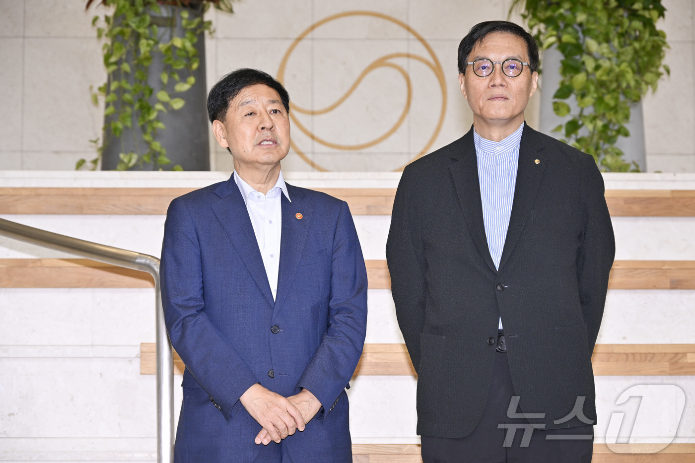 (서울=뉴스1) 박정호 기자 = 구윤철 경제부총리 겸 기획재정부 장관이 7일 오전 서울시 중구 남대문로 한국은행을 방문해 이창용 한국은행 총재와 만나 발언을 하고 있다. (공동취재 …