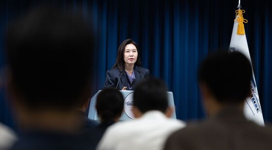 브리핑 하는 강유정 대변인