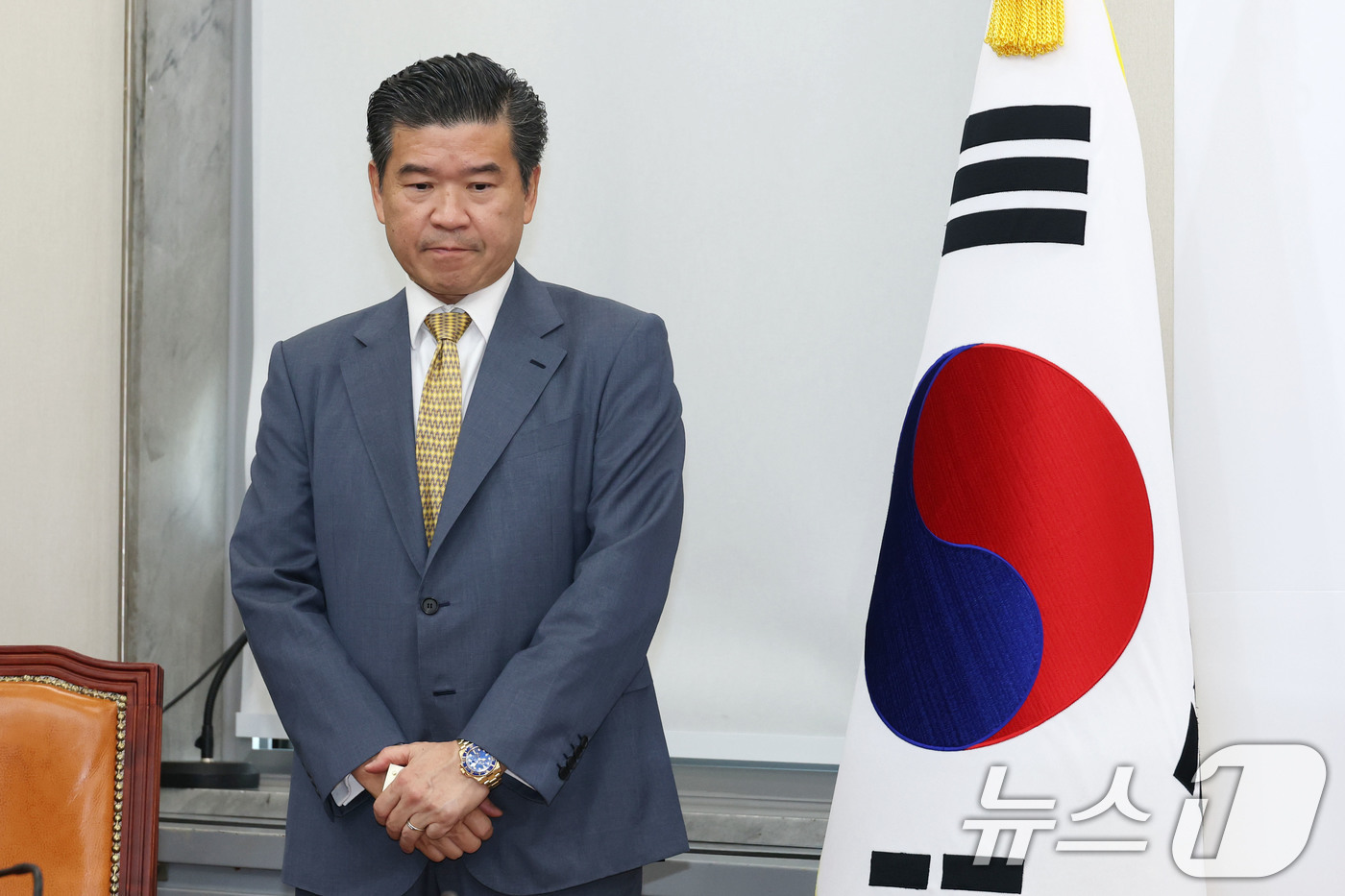 (서울=뉴스1) 이광호 기자 = 제임스 김 주한미국상공회의소(AMCHAM) 회장이 7일 오전 서울 여의도 국회를 찾아 송언석 국민의힘 비상대책위원장 겸 원내대표와 면담을 하기 위해 …