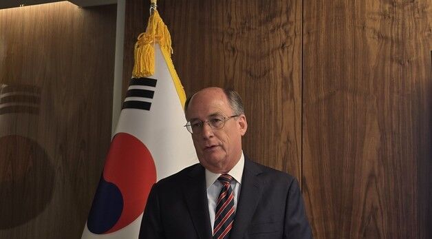 [포토]한국 기자들과 간담회하는 제임스 웨이먼 한미의회교류센터 초대 센터장