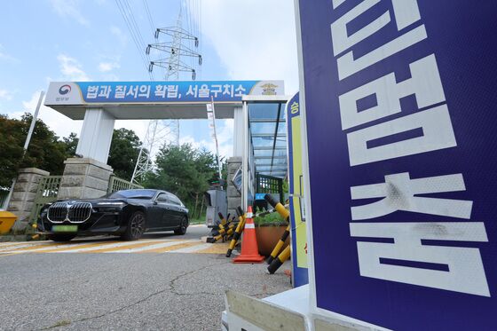 법무부 "서울구치소, 尹 체포 집행 적극 협조…건강상 특이사항 없어"