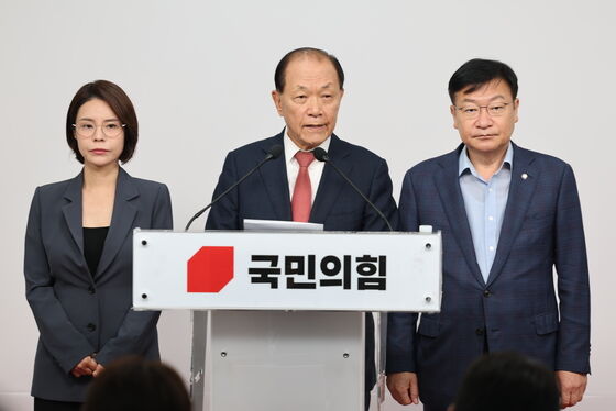 바닥 모를 국힘 지지율…尹 못 끊고 '찬탄·반탄' 도돌이표