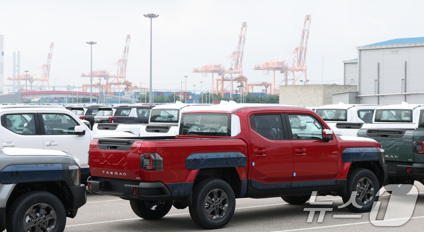 (평택=뉴스1) 김영운 기자 = 도널드 트럼프 미국 대통령이 세계 68개국과 유럽연합(EU, 27개 회원국)에 부과한 상호관세가 7일 오전 0시1분(미 동부 기준, 한국시간 오후 …