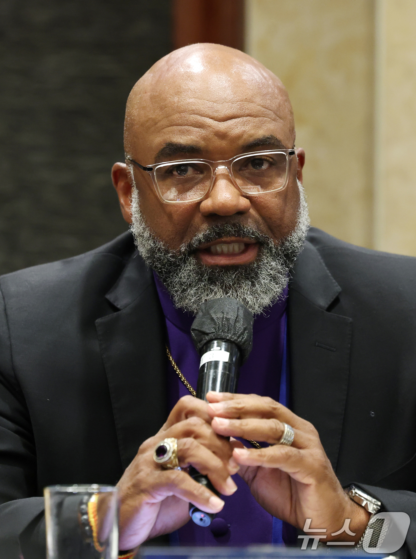 (서울=뉴스1) 권현진 기자 = 로날드 토마스 주니어 주교 7일 오전 서울 송파구 잠실 롯데호텔에서 열린 ‘종교의 자유와 보편적 가치를 위한 세계 종교 지도자’ 기자회견에 참석해 …